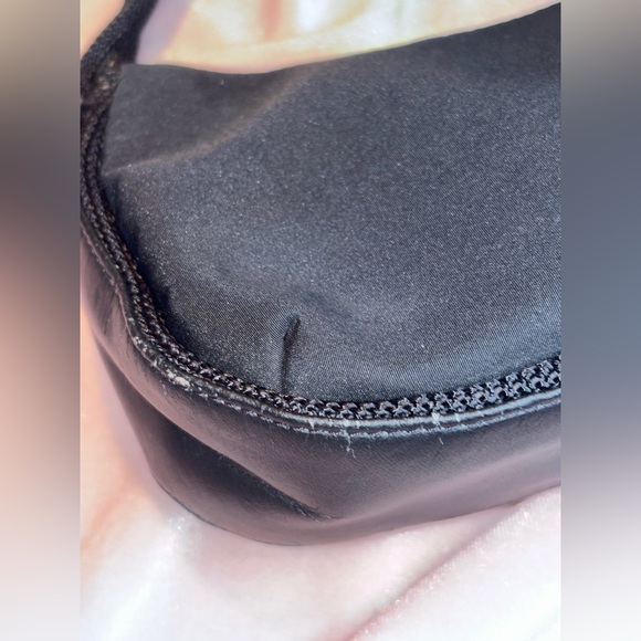 Authentic Vintage Nike Nylon Black Baguette Bag - Picture 4 of 6